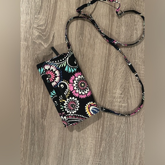 Vera Bradley crossbody trifold wallet purse - Picture 2 of 8